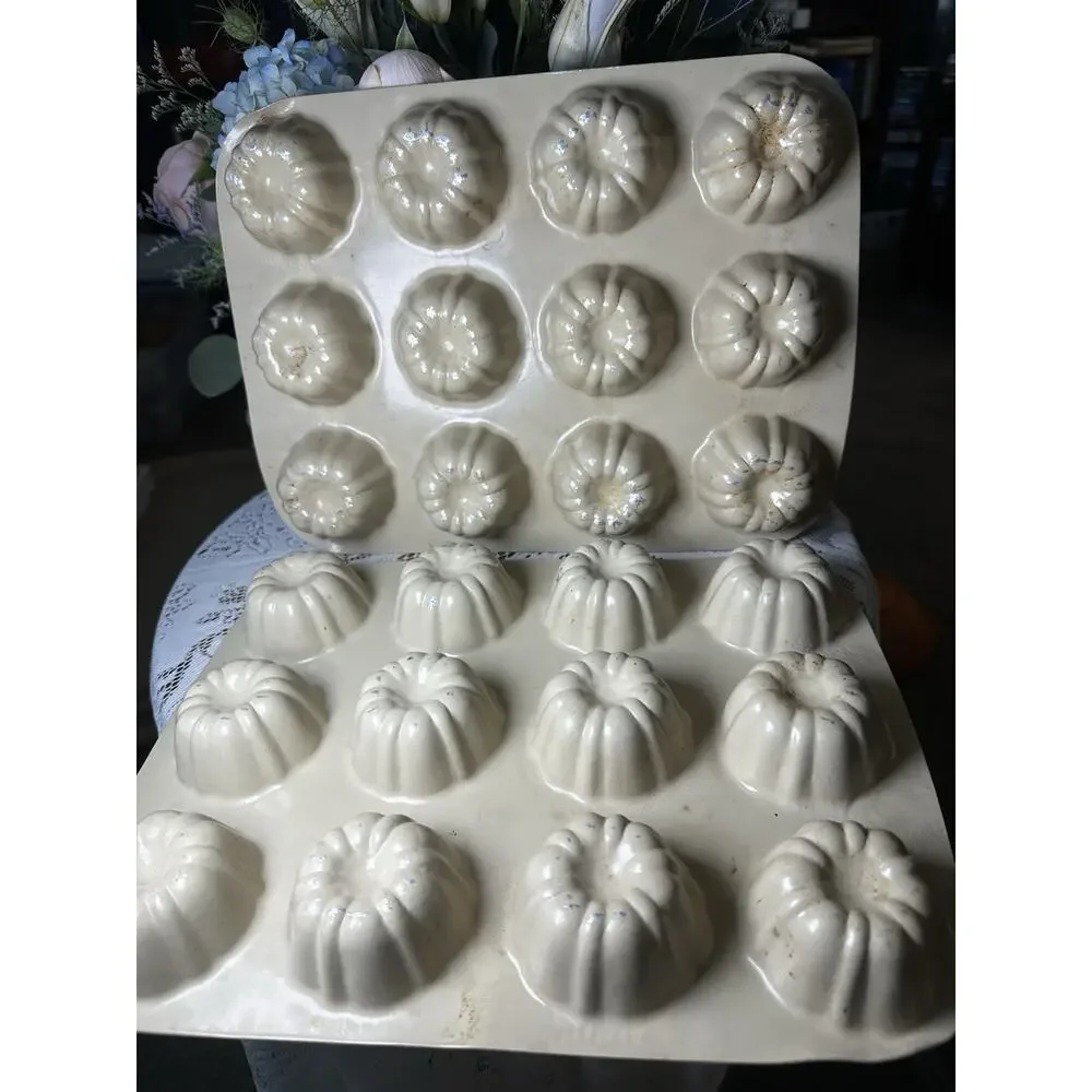 Set Of 2 Vintage Aluminum 12 Muffin Mini Bundt Tin Pan Baking 12” X 9.5”